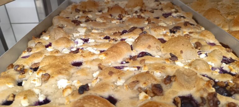 Frische Focaccia: Traube-Walnuss-Feta